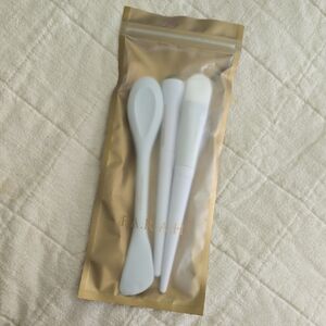 New- F.A.R.A.H. Skin Retreat Set